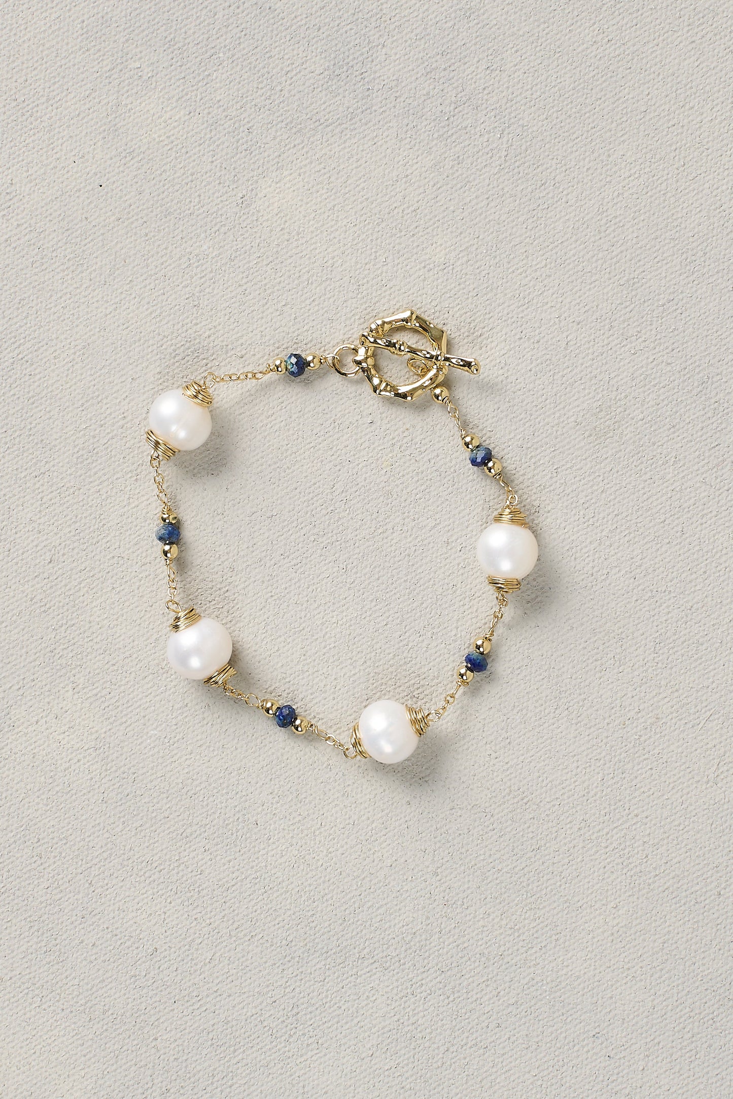 Scattered Pearl Bracelet -Navy