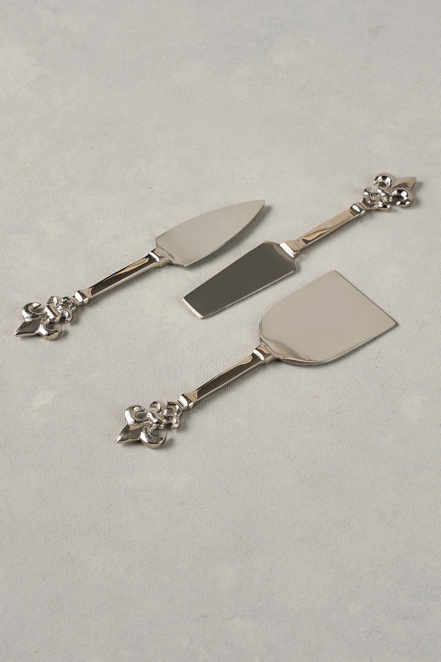 Fleaur De Lys Cheese Set