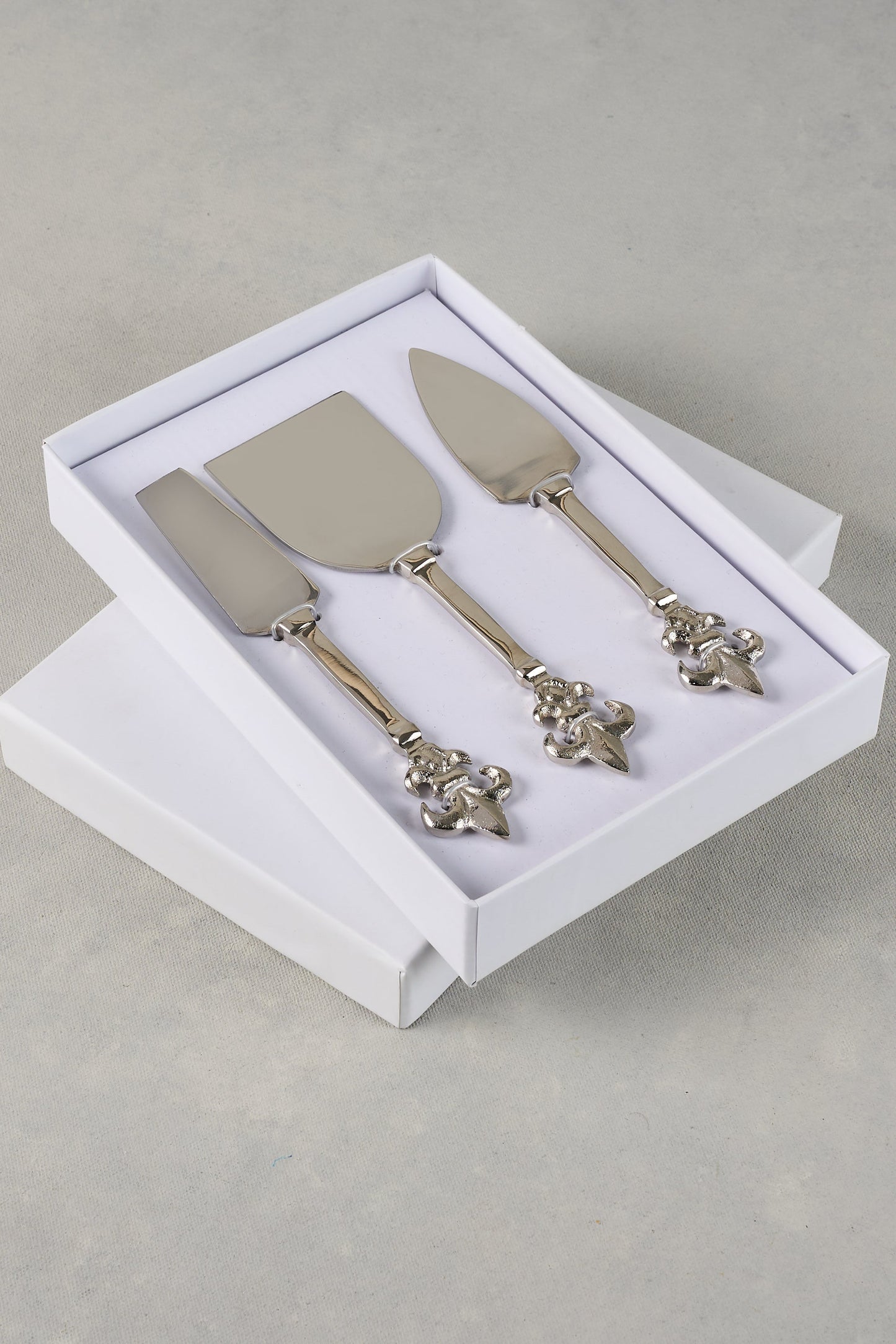 Fleaur De Lys Cheese Set